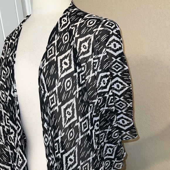 BEBE Sheer black and white cover up size L - Picture 4 of 8